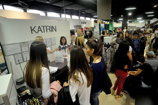 На матурски бал у новим хаљинама